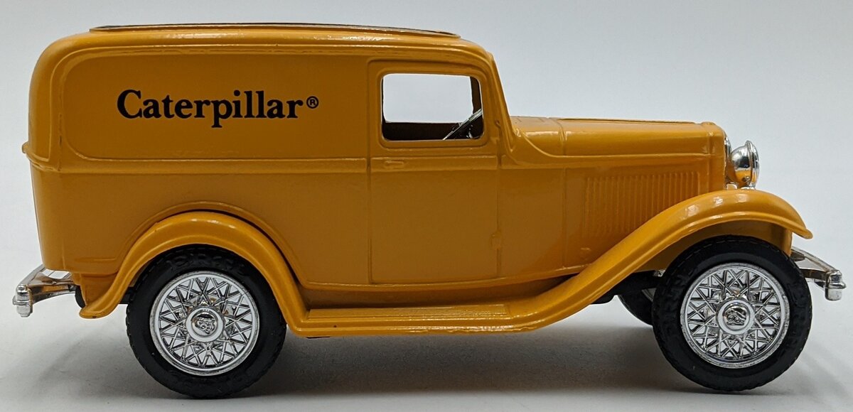 Ertl 2432 1:50 Diecast Caterpillar 1932 Ford Panel Coin Bank NIB