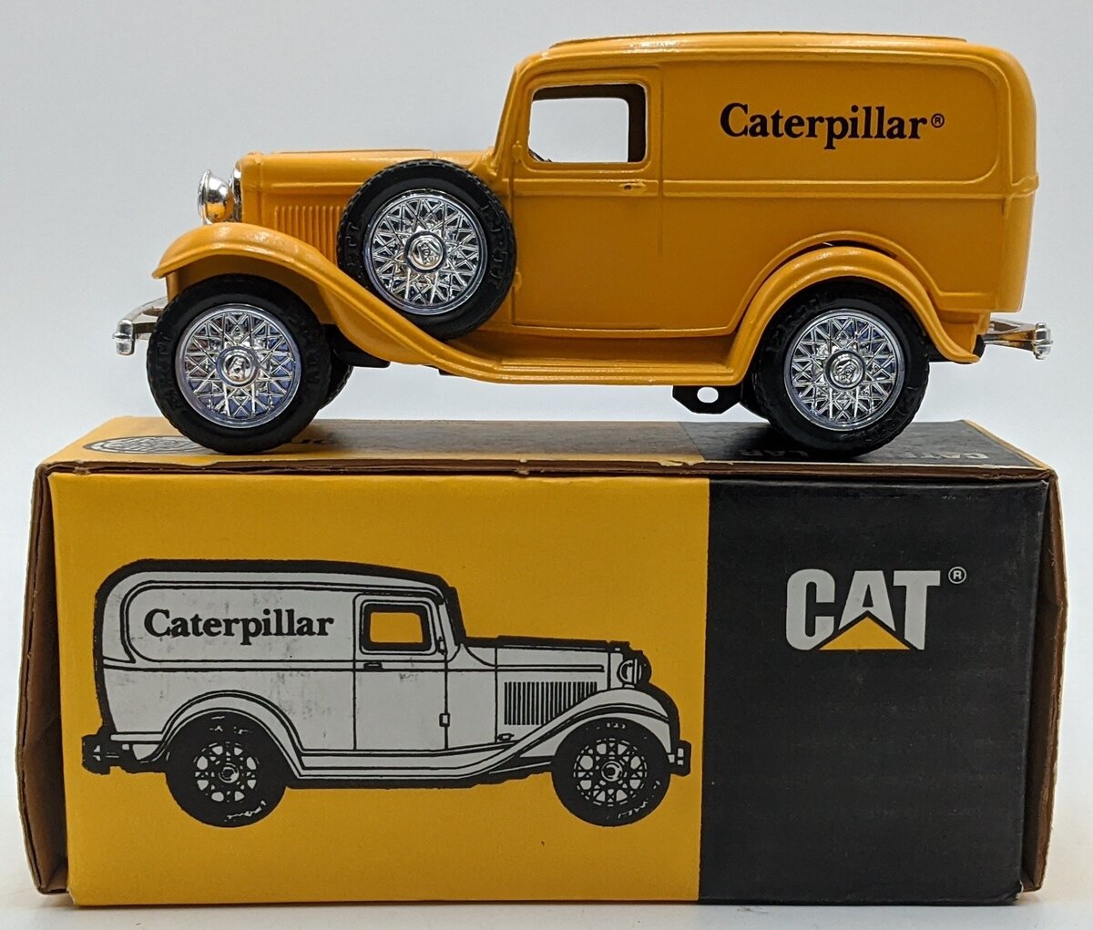 Ertl 2432 1:50 Diecast Caterpillar 1932 Ford Panel Coin Bank NIB
