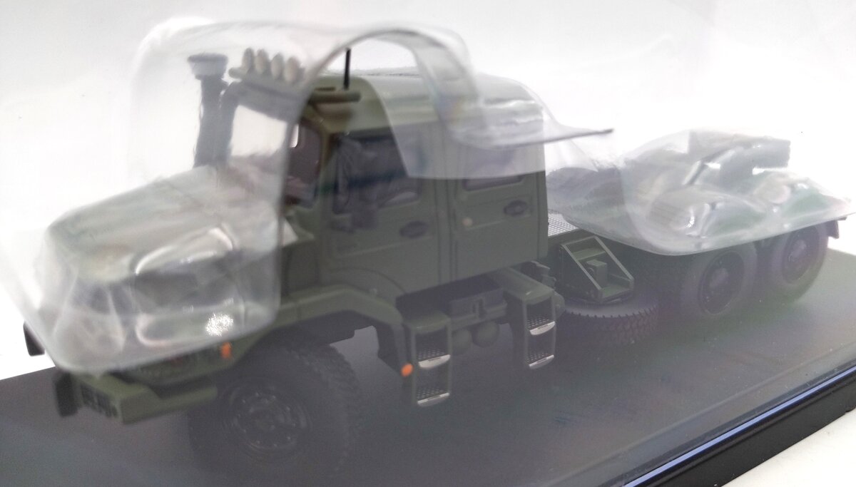 IMC 32-0088 1:50 Scale Mercedes Zetros Duak Cao 6x6 Tractor NIB