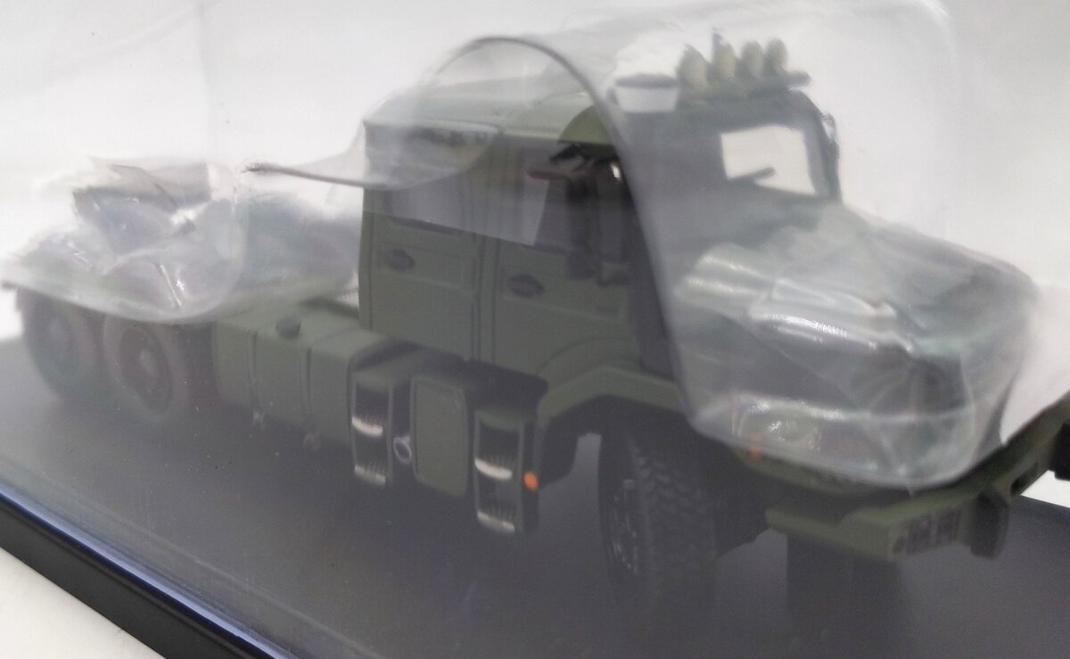 IMC 32-0088 1:50 Scale Mercedes Zetros Duak Cao 6x6 Tractor NIB