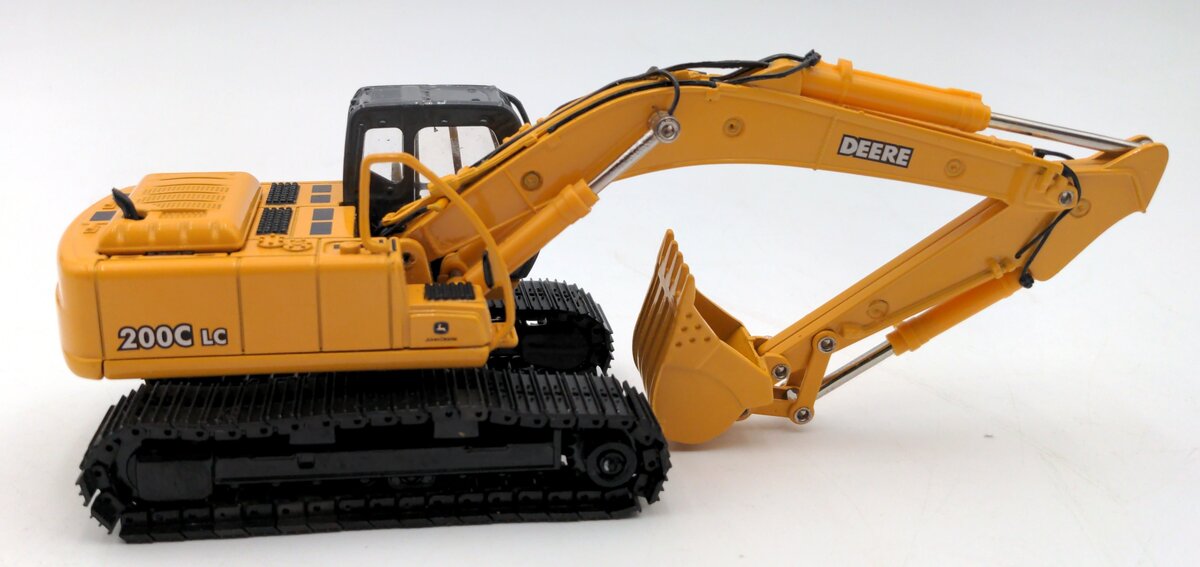 Ertl 15706 1:50 Scale Diecast John Deere 200C LC Excavator EX/Box