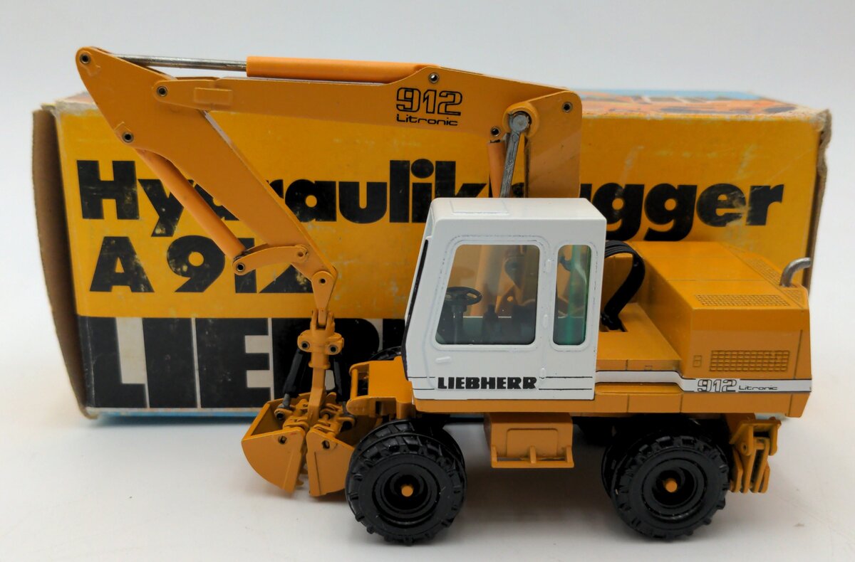 Conrad 2822 1:50 Scale Diecast Liebherr 912 Excavator w/Clam Bucket NIB