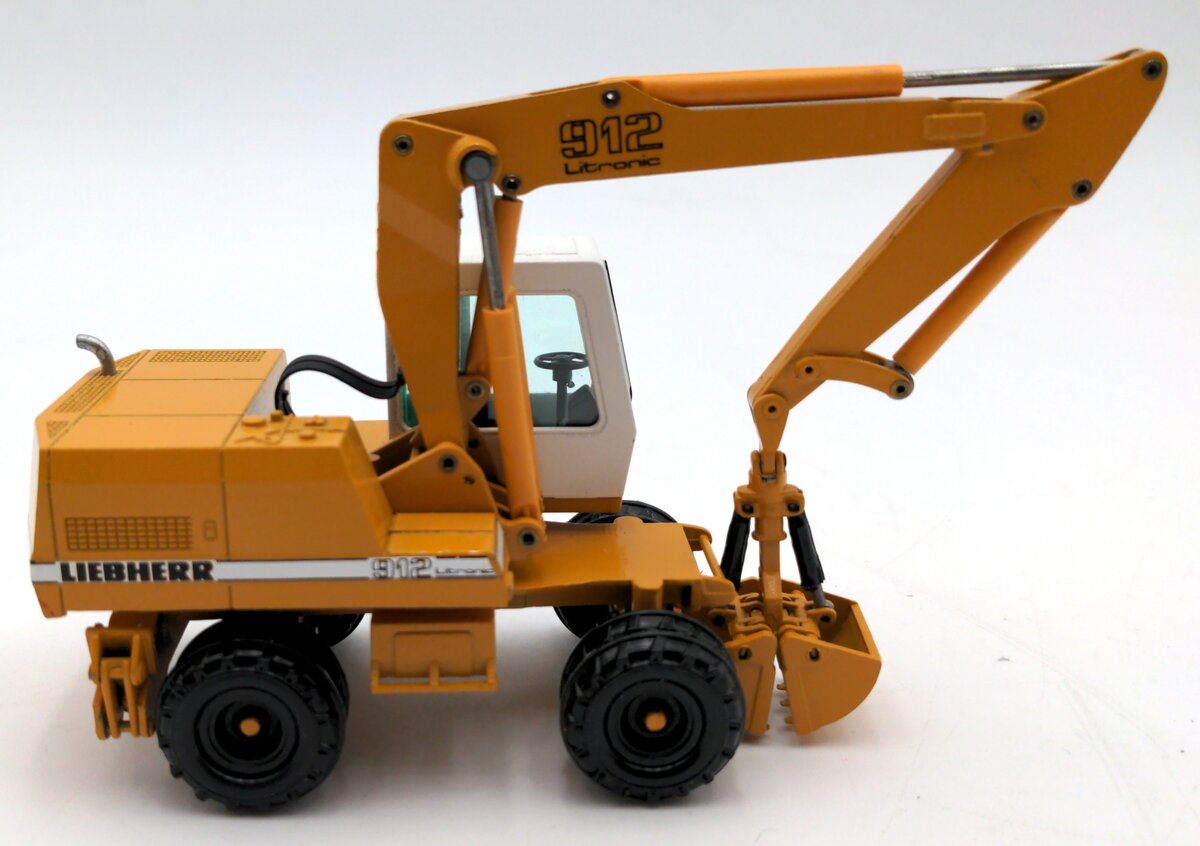 Conrad 2822 1:50 Scale Diecast Liebherr 912 Excavator w/Clam Bucket NIB