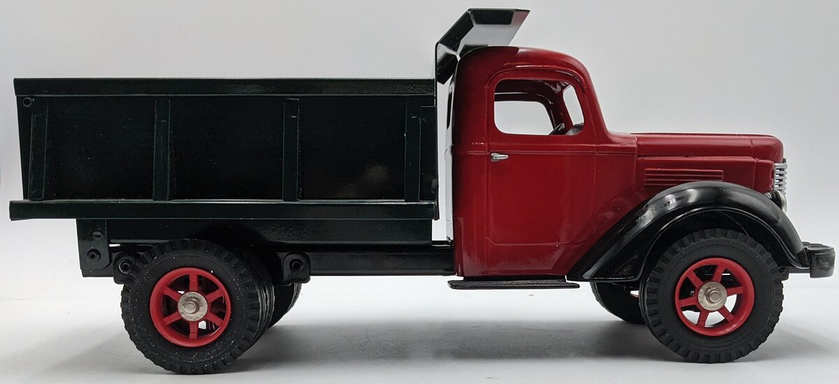 Brunswick Toys Diecast International Dump Truck Red & Black NIB