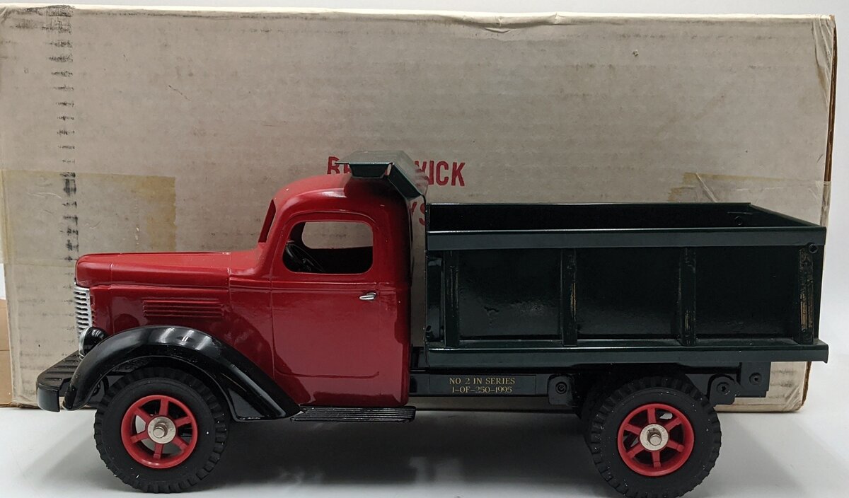 Brunswick Toys Diecast International Dump Truck Red & Black NIB
