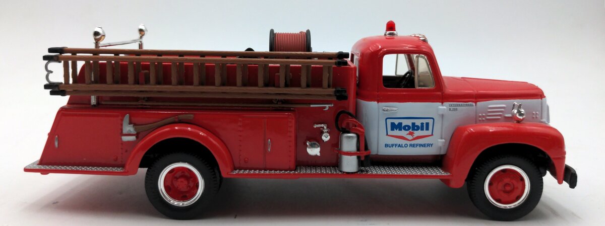 First Gear 19-1304 1:34 Scale Diecast 1957 International R-190 Fire Truck NIB