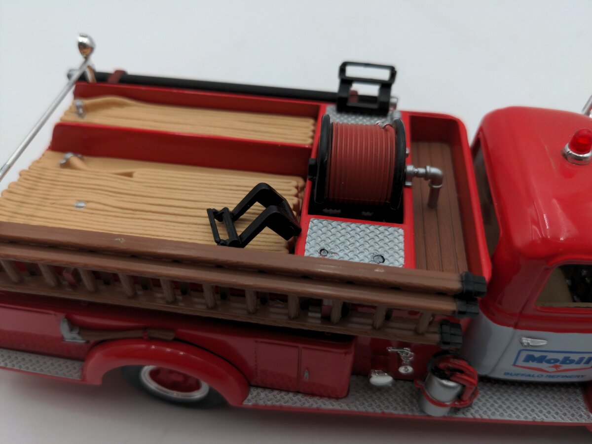 First Gear 19-1304 1:34 Scale Diecast 1957 International R-190 Fire Truck NIB