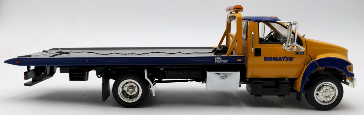 First Gear 19-3253 1:34 Scale Diecast Ford F650 w/ Komatsu Equipment Hauler Bed NIB