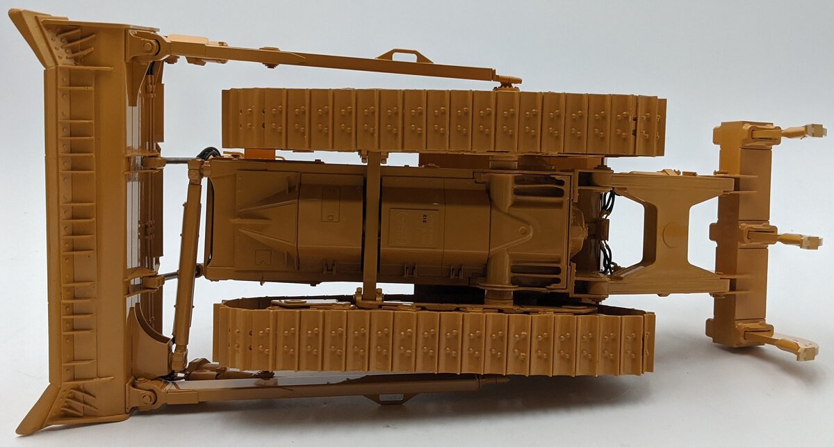 CCM 1:24 Brass Caterpillar D8T Bulldozer NIB