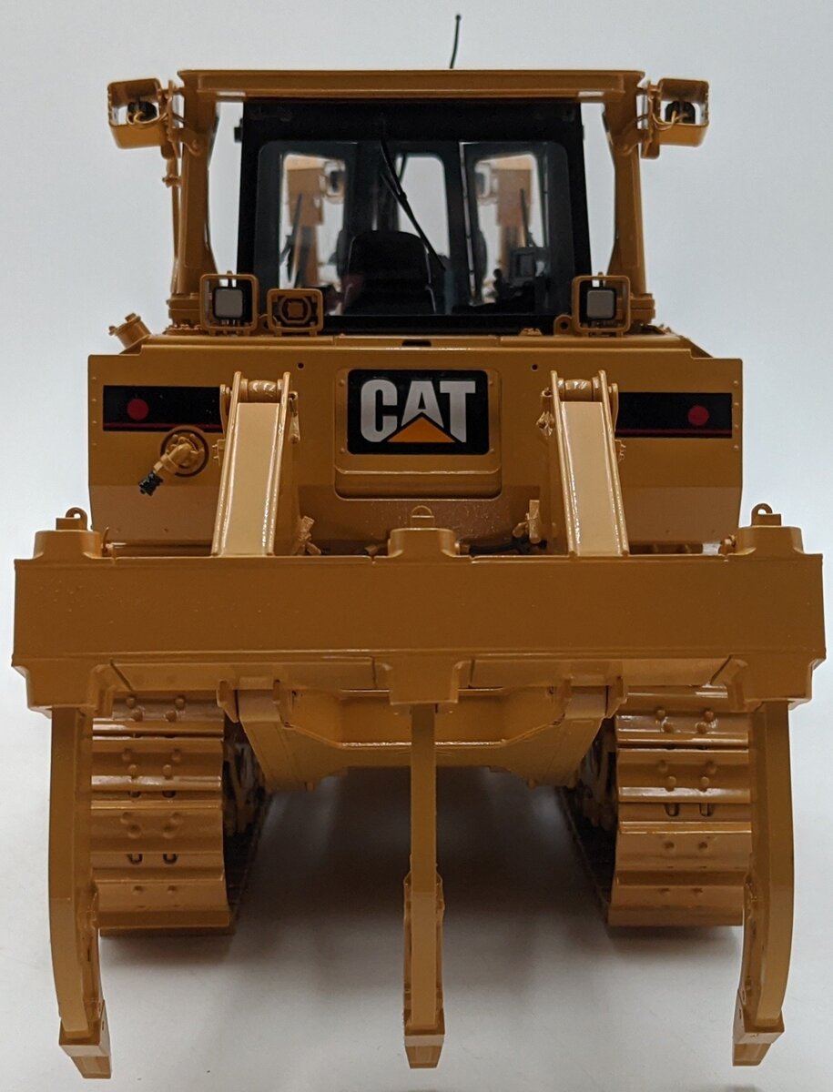 CCM 1:24 Brass Caterpillar D8T Bulldozer NIB