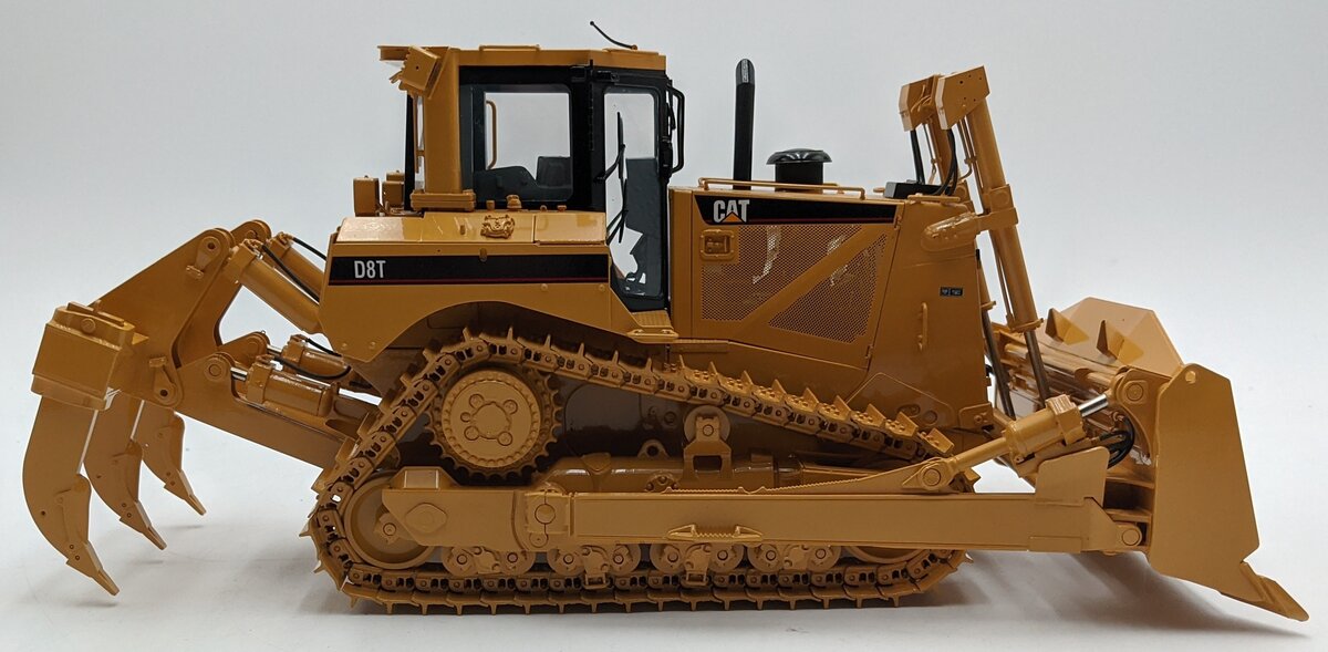 CCM 1:24 Brass Caterpillar D8T Bulldozer NIB