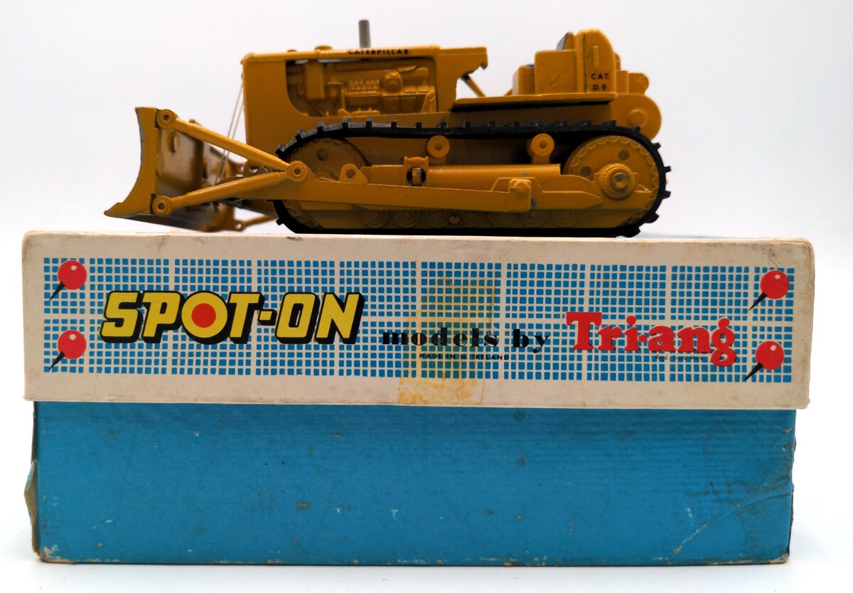 Tri-Ang 116 1:42 Scale 1959 Spot-On Caterpillar D9 Bulldozer VG/Box