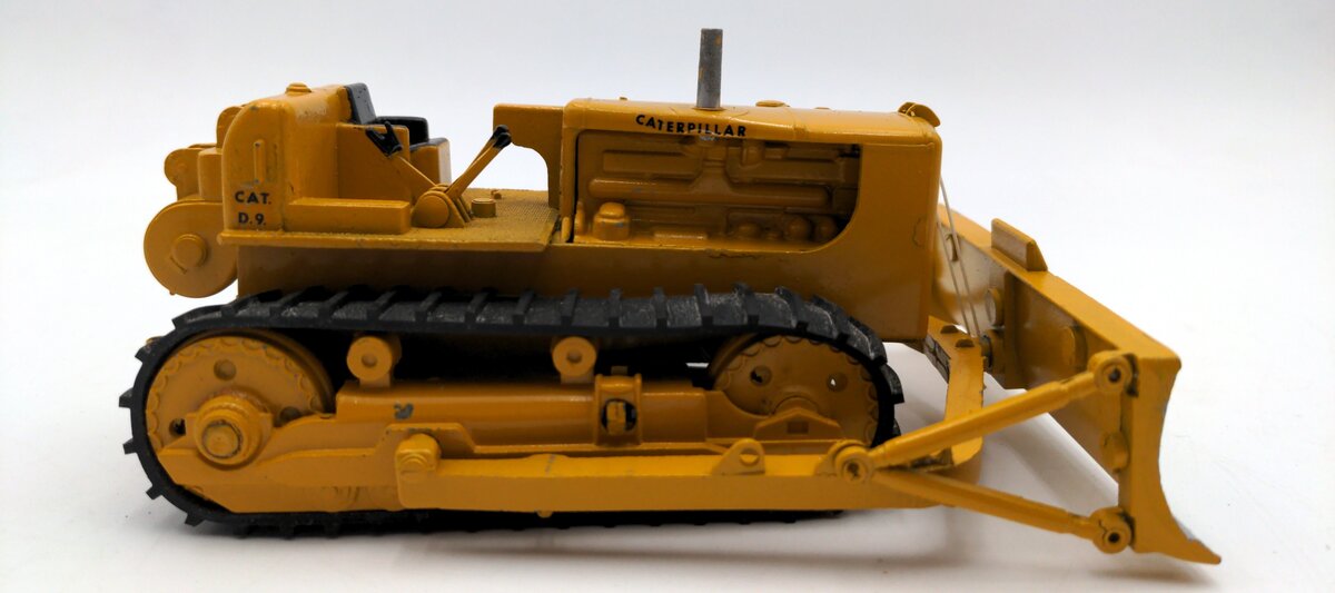 Tri-Ang 116 1:42 Scale 1959 Spot-On Caterpillar D9 Bulldozer VG/Box