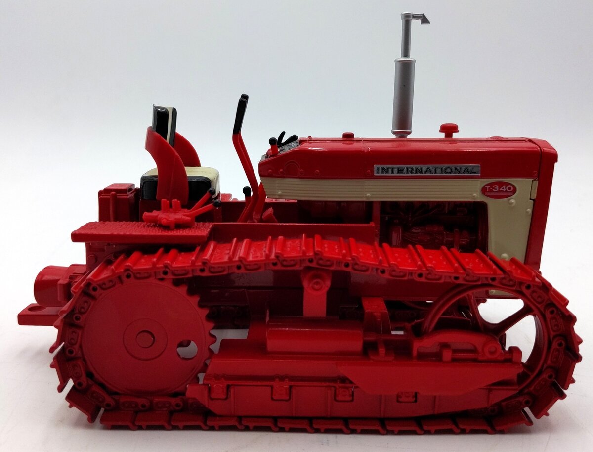 Ertl 4592DA 1:16 Scale Diecast International T-340 Crawler NIB