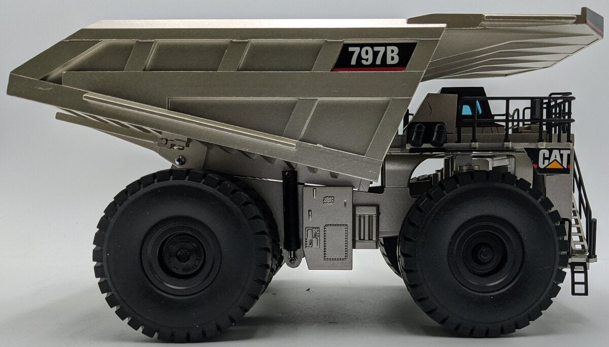 NZG 466 1:50 Diecast Caterpillar 797 Mining Truck NIB