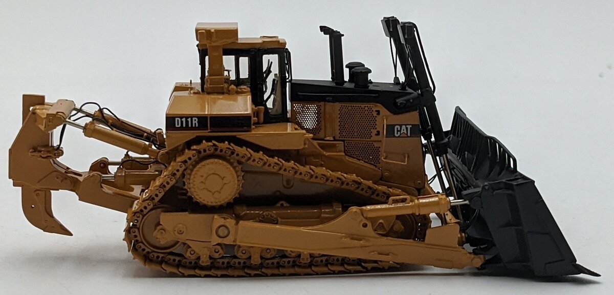 CCM D11 1:87 Scale BRASS Caterpillar D11CD Track Type Tractor NIB