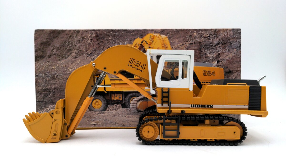 Conrad 2836 1:50 Scale Liebherr R984B Hydraulic Shovel NIB