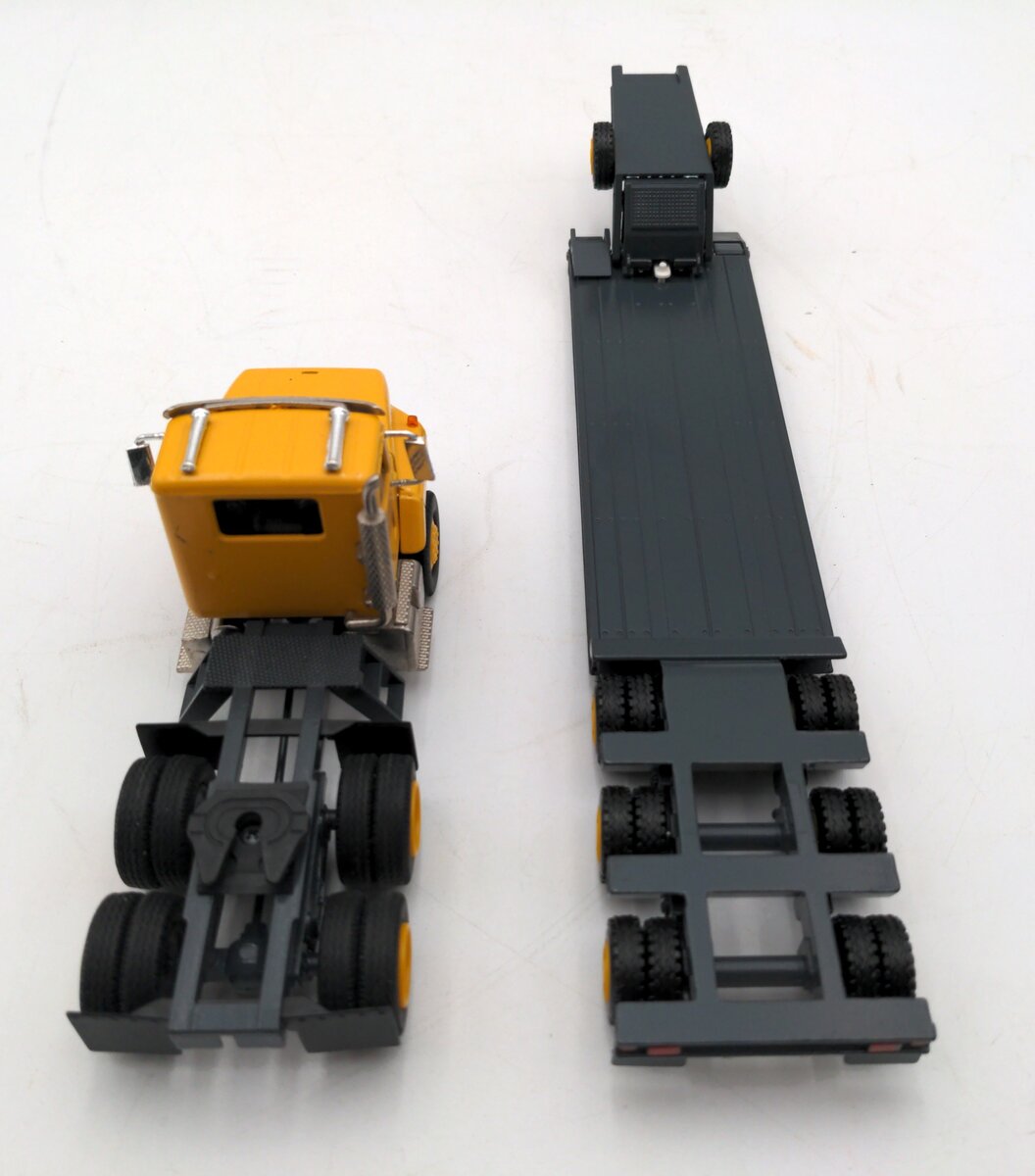 Conrad 0012 1:50 International 5600i Komatsu Truck w/ Talbert Lowboy Trailer NIB