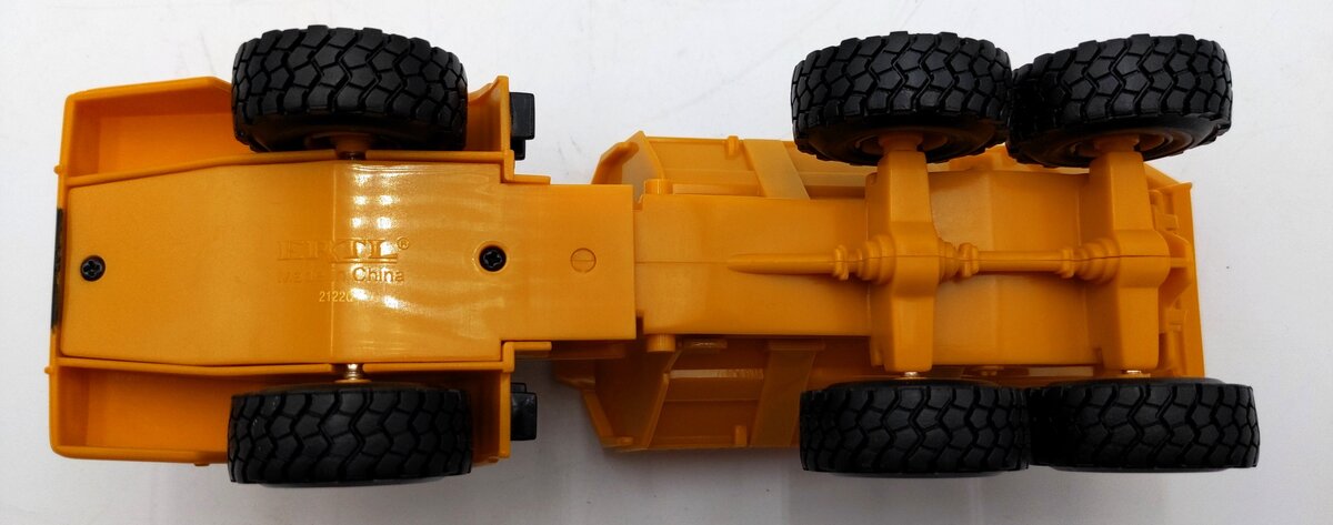 Ertl 15422 1:50 Scale John Deere Dump Truck NIB