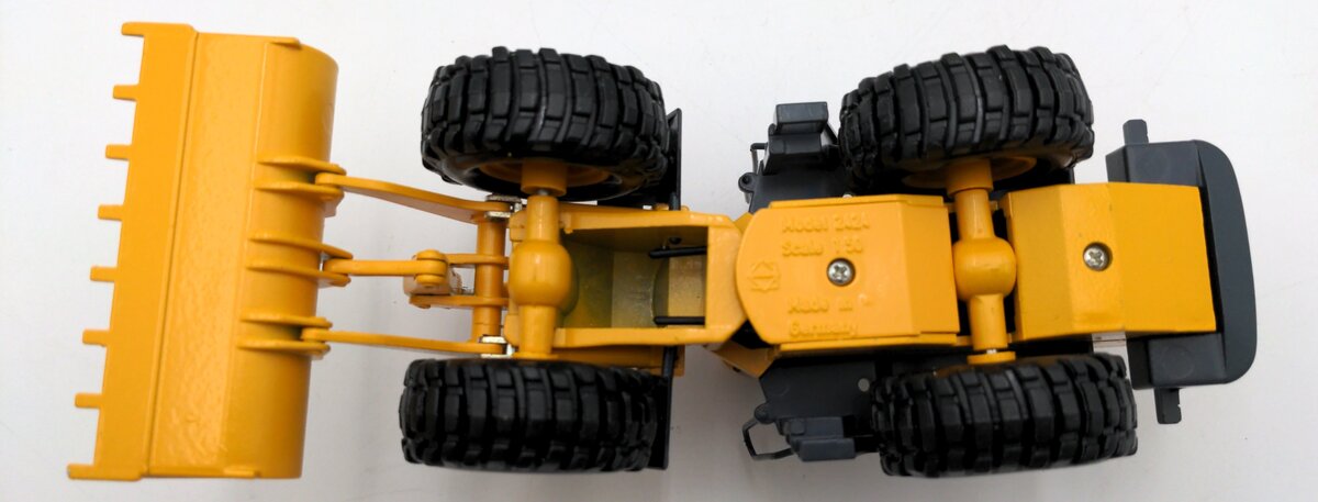 Conrad 2424 1:50 Scale Komatsu QA-3 Series Radlader Wheel Loader EX/Box