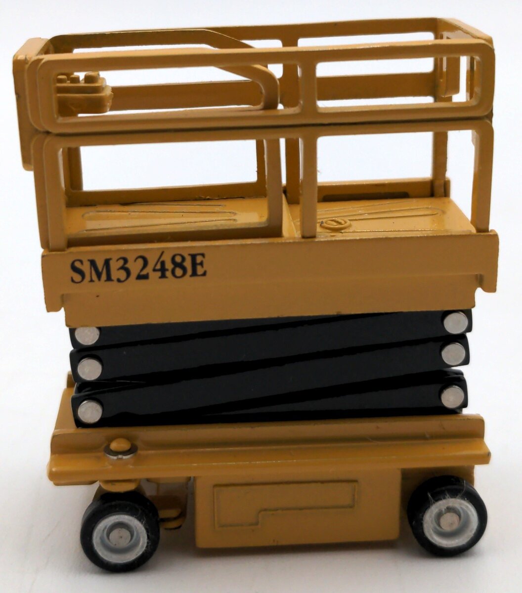 NZG 374 1:47 Scale Grove SM4688 Scissor Lift NIB