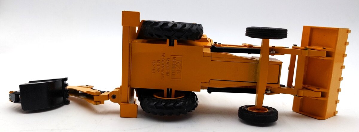 NZG 161 1:32 Scale Diecast Ford 550 Backhoe VG/Box