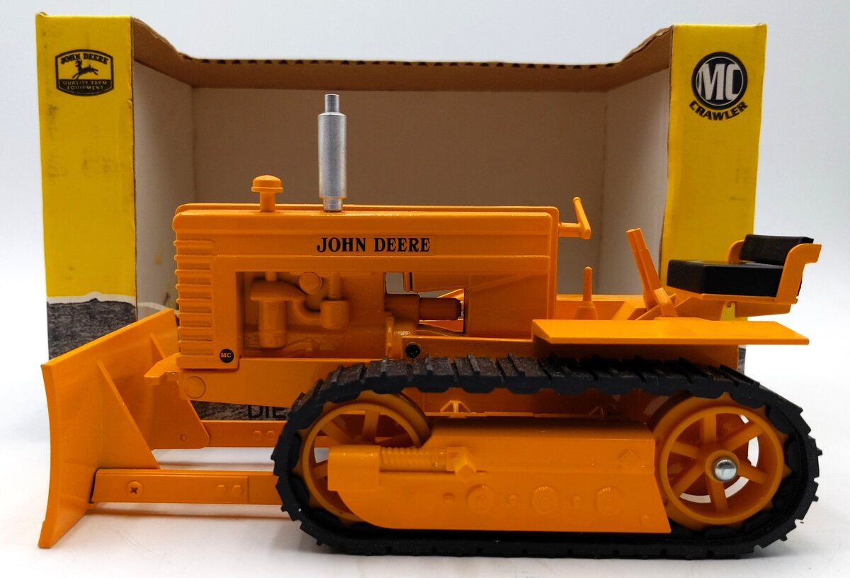 SpecCast J076 1:16 Scale Diecast John Deere MC Crawler w/ Blade EX/Box