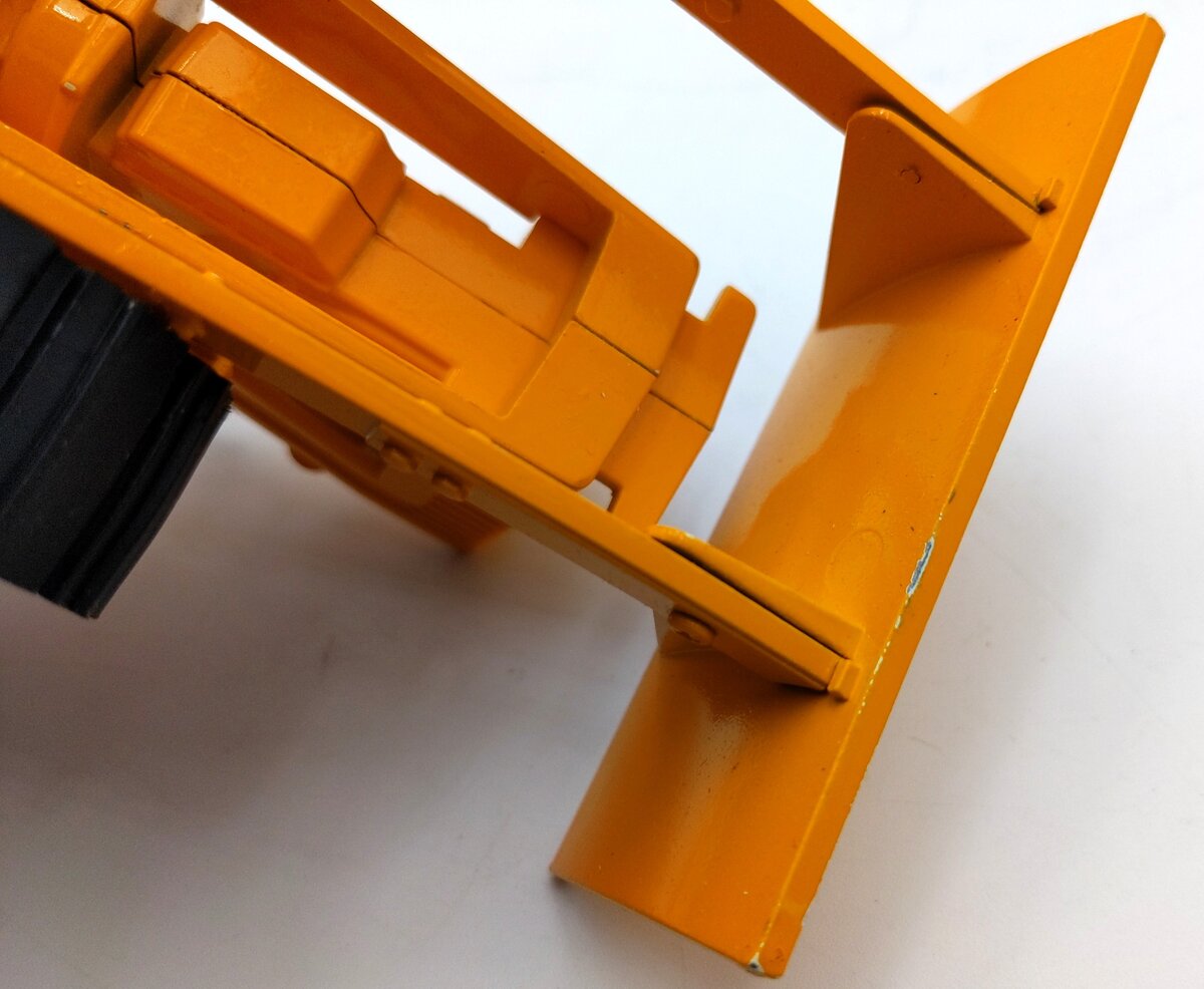 SpecCast J076 1:16 Scale Diecast John Deere MC Crawler w/ Blade EX/Box