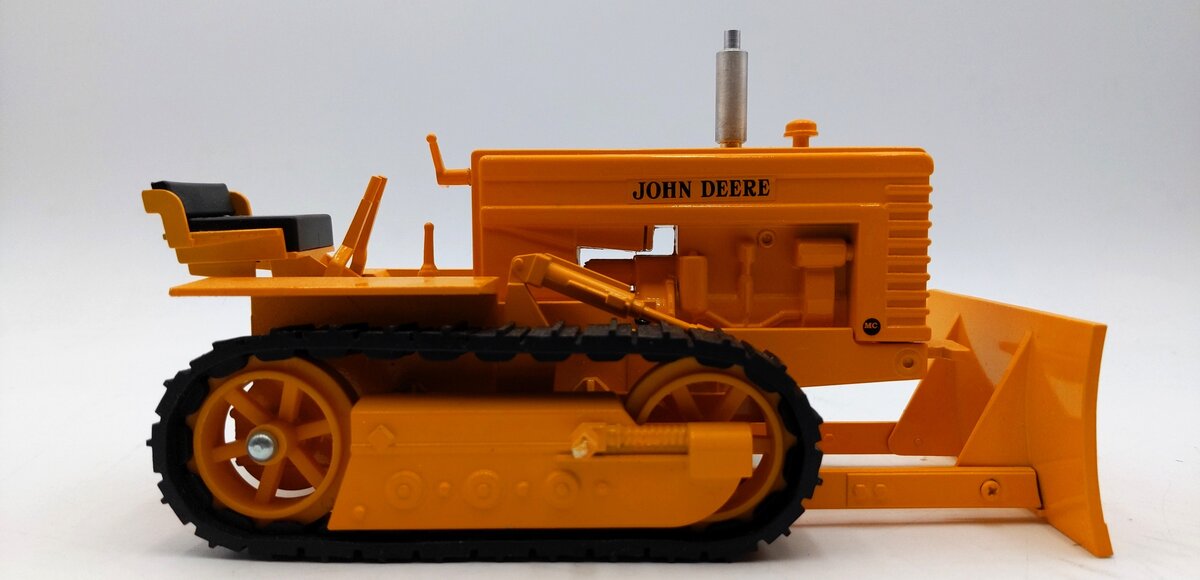 SpecCast J076 1:16 Scale Diecast John Deere MC Crawler w/ Blade EX/Box