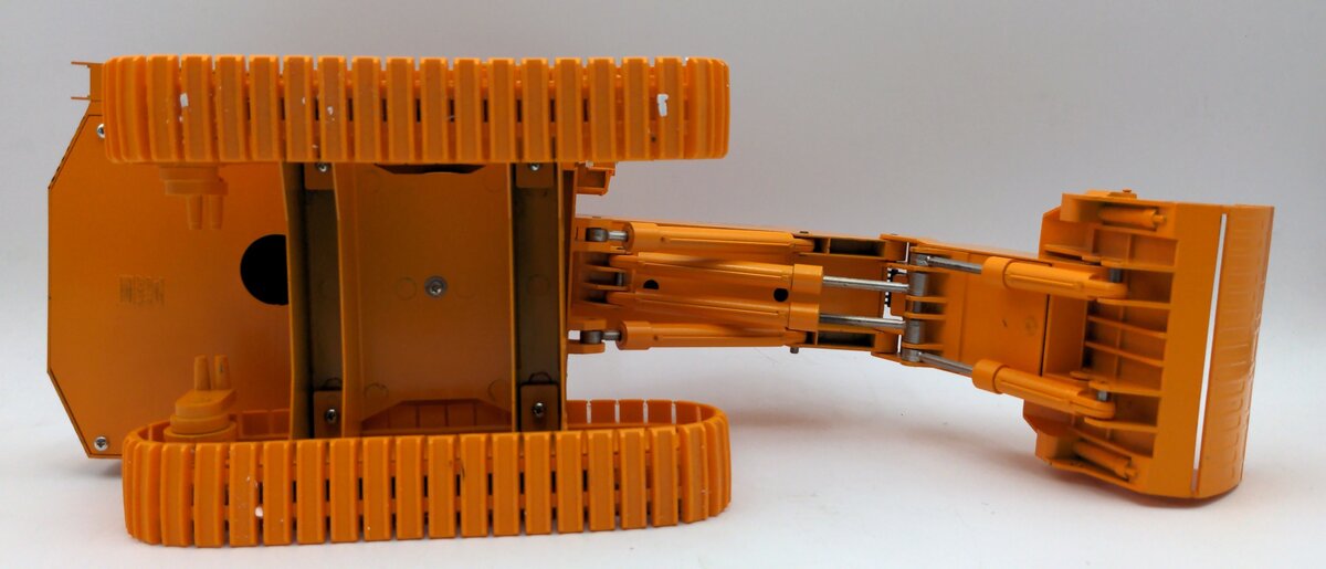 NZG 357 1:50 Scale Die-Cast Demag H485S Hydraulic Excavator VG/Box