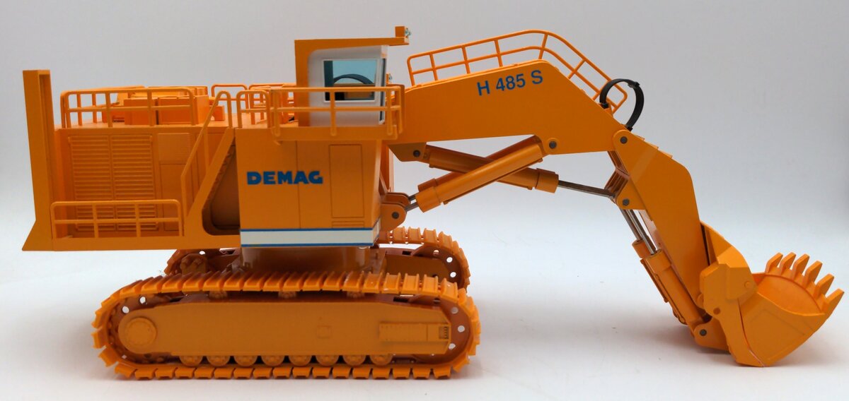 NZG 357 1:50 Scale Die-Cast Demag H485S Hydraulic Excavator VG/Box