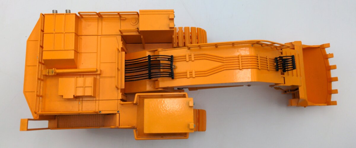 NZG 357 1:50 Scale Die-Cast Demag H485S Hydraulic Excavator VG/Box