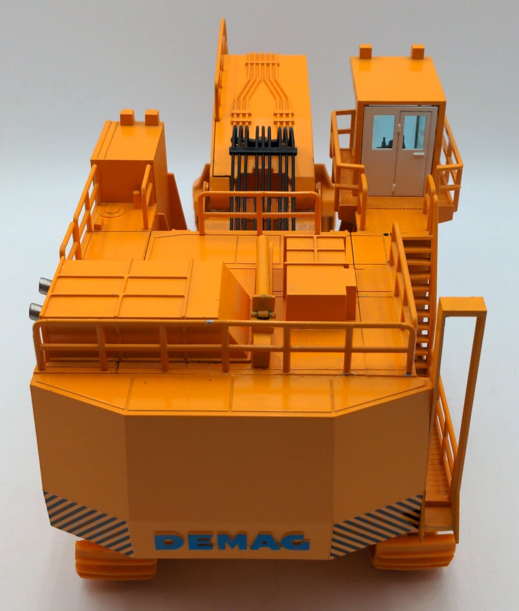 NZG 357 1:50 Scale Die-Cast Demag H485S Hydraulic Excavator VG/Box