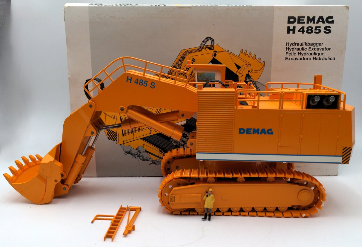 NZG 357 1:50 Scale Die-Cast Demag H485S Hydraulic Excavator VG/Box