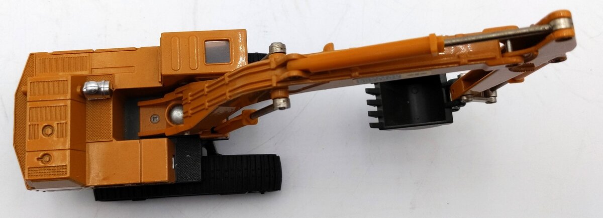 Shinsei 017 1:43 Scale Diecast Komatsu 20-HT Excavator w/ Signs & Rocks NIB