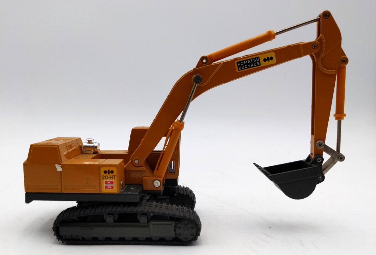 Shinsei 017 1:43 Scale Diecast Komatsu 20-HT Excavator w/ Signs & Rocks NIB