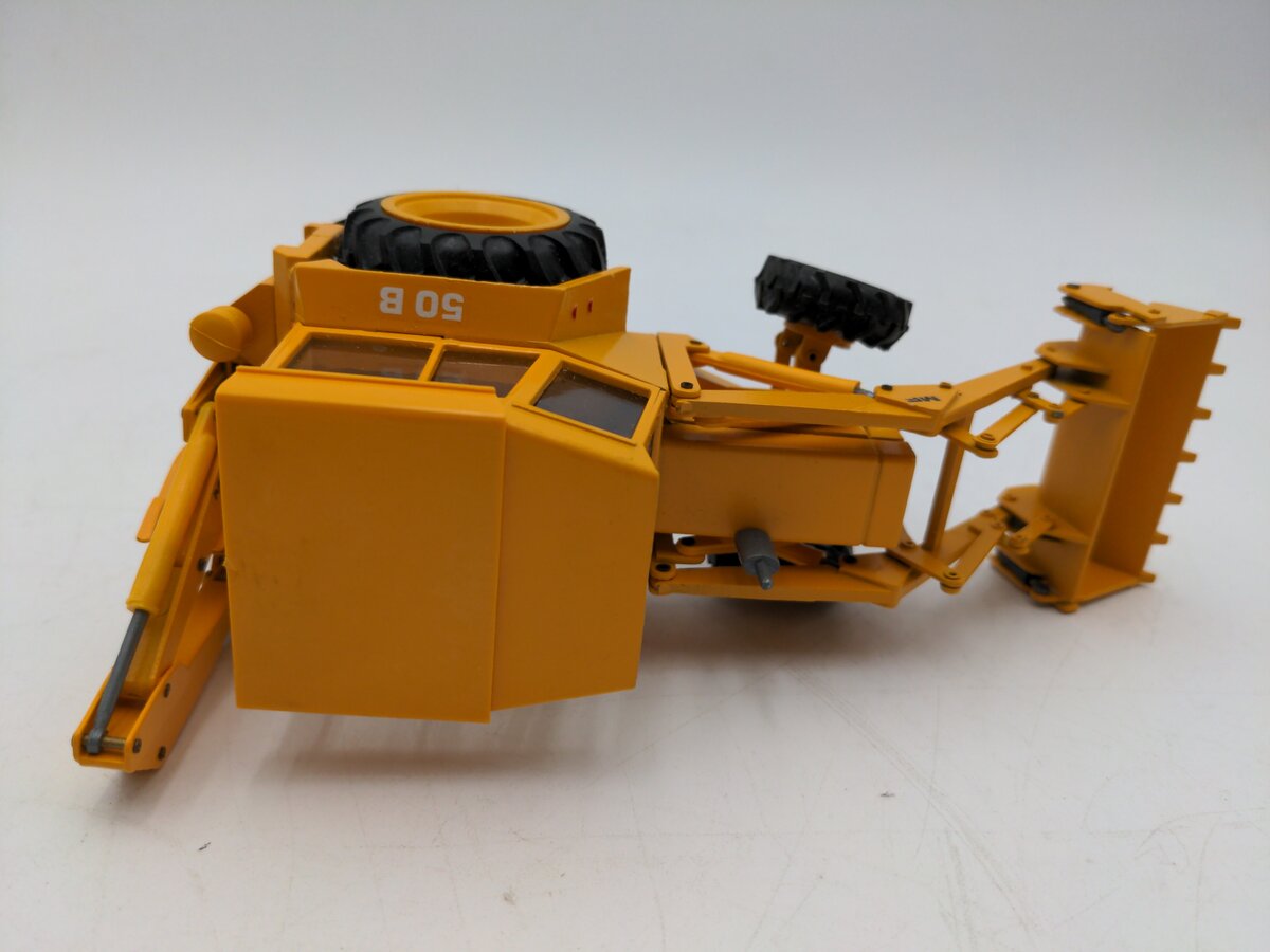Conrad 2951 1:35 Massey Ferguson 50B Backhoe Loader EX/Box