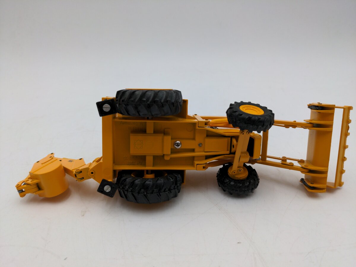 Conrad 2951 1:35 Massey Ferguson 50B Backhoe Loader EX/Box