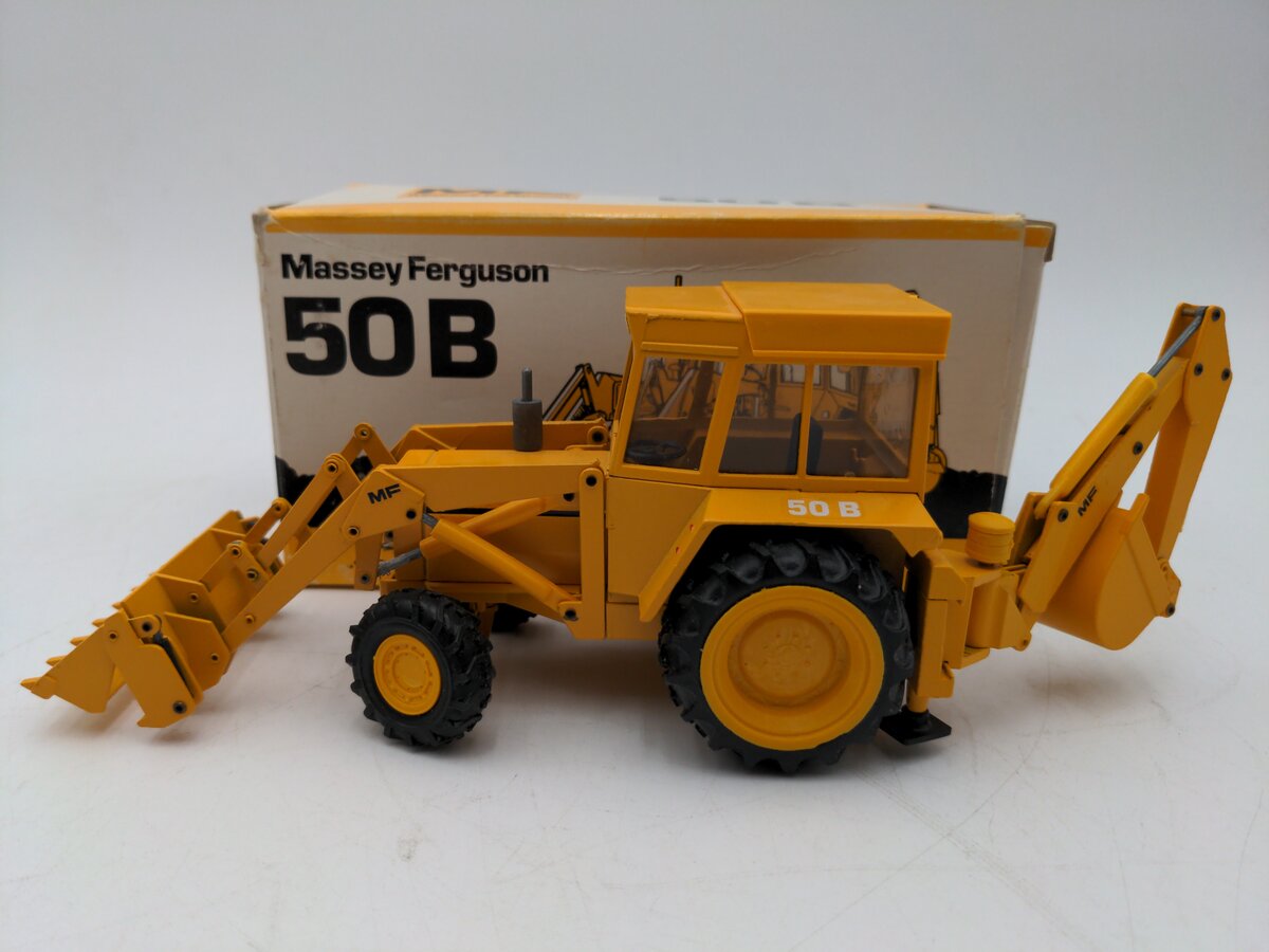 Conrad 2951 1:35 Massey Ferguson 50B Backhoe Loader EX/Box