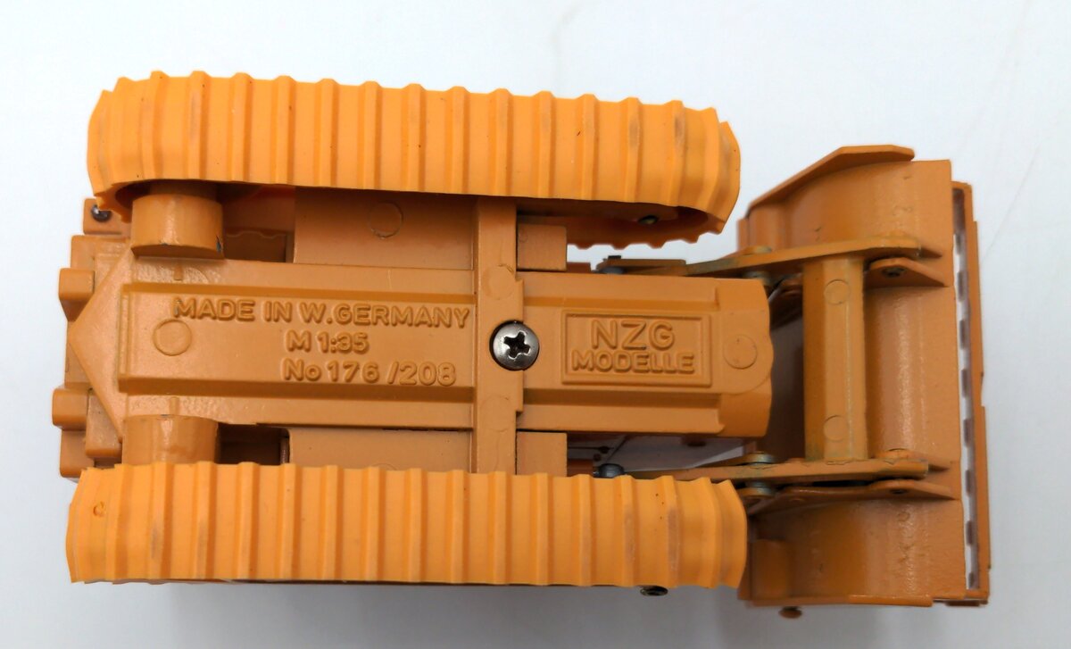 NZG 208 1:35 Scale Diecast Case 855D Loader NIB
