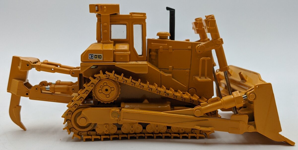 Norscot 1:50 Diecast Caterpillar D10 Bulldozer VG