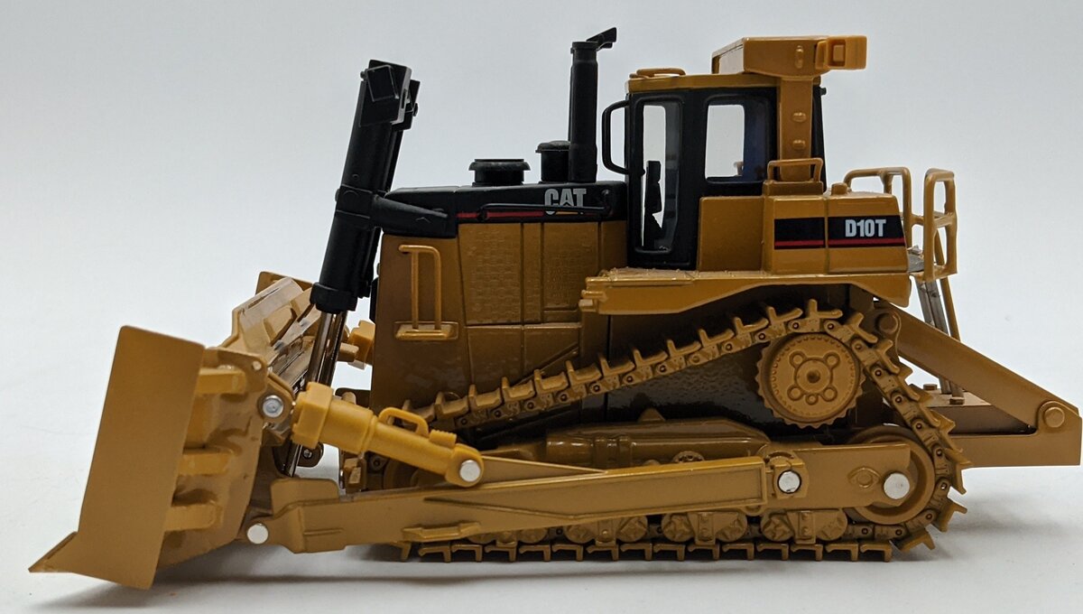 Norscot  1:50 Caterpillar D10T Track Type Dozer Construction Vehicle NEW