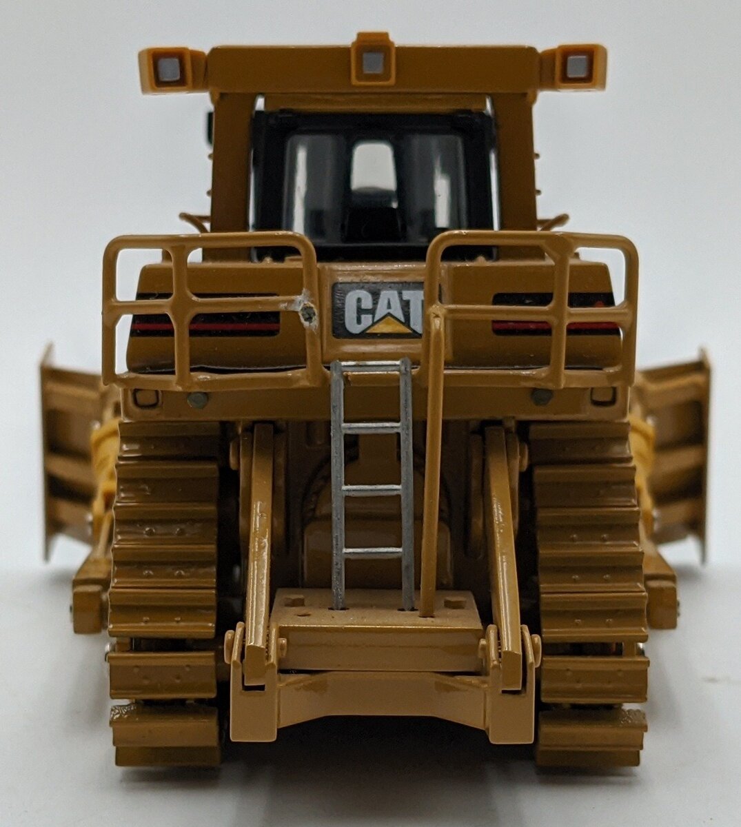 Norscot  1:50 Caterpillar D10T Track Type Dozer Construction Vehicle NEW