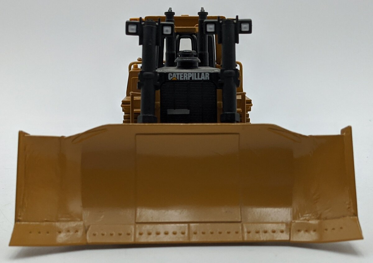 Norscot  1:50 Caterpillar D10T Track Type Dozer Construction Vehicle NEW