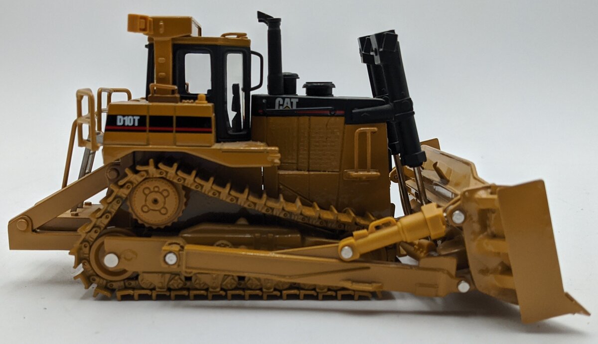 Norscot  1:50 Caterpillar D10T Track Type Dozer Construction Vehicle NEW