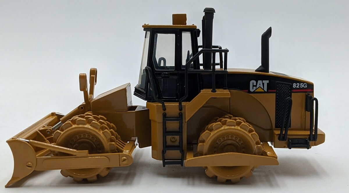 Norscot 1:50 Diecast Custom Caterpillar 825G Soil Compactor NEW