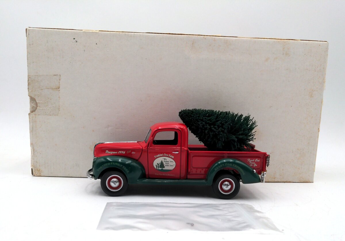 Franklin Mint B11XD72 1:24 1940 Ford Limited Edition Christmas Pick up Truck  EX/Box