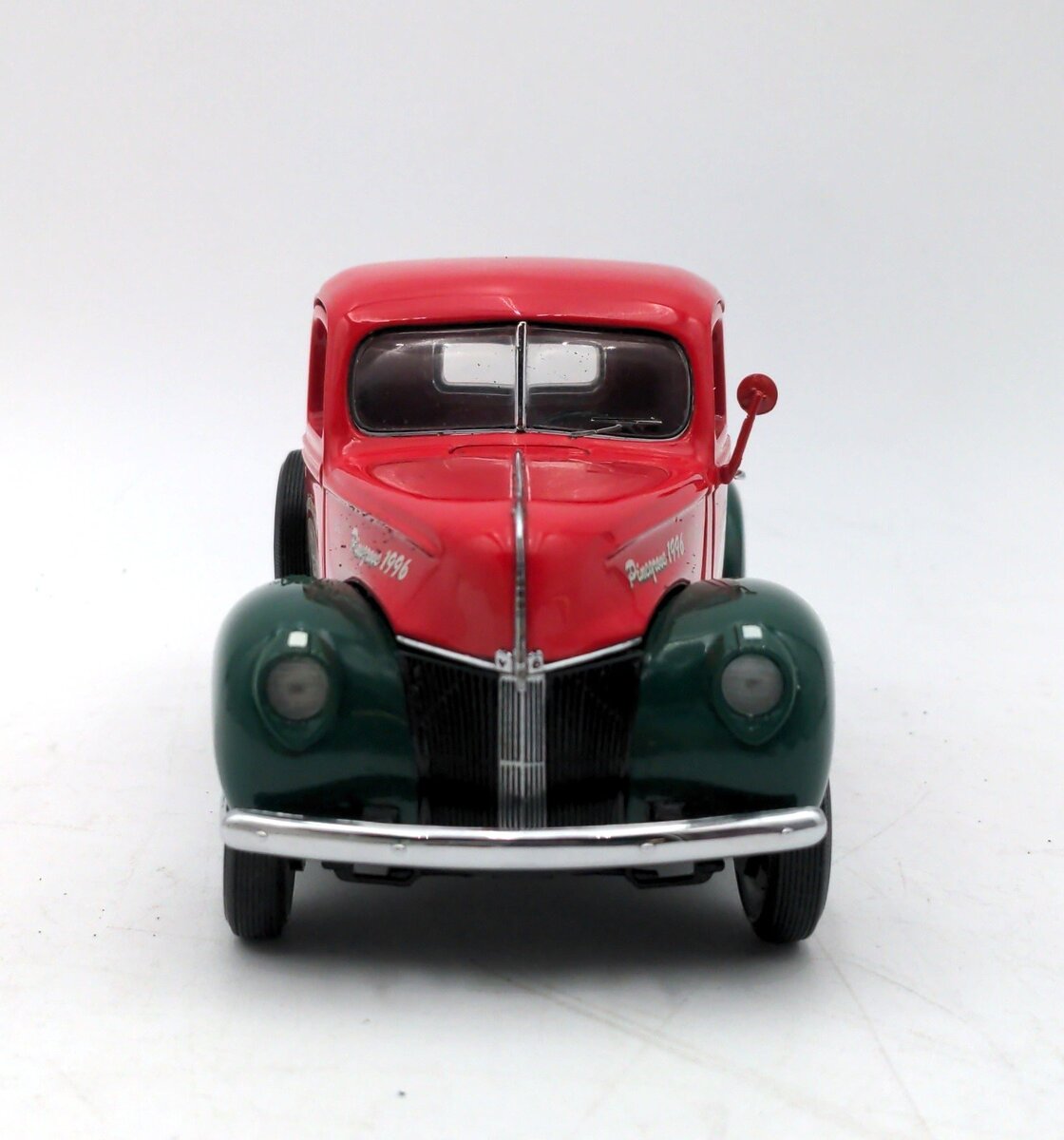 Franklin Mint B11XD72 1:24 1940 Ford Limited Edition Christmas Pick up Truck  EX/Box