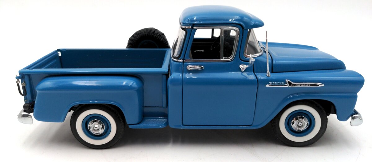 Danbury Mint 20840 1:24 Chevy 1958 Apache Truck-Blue LN/Box