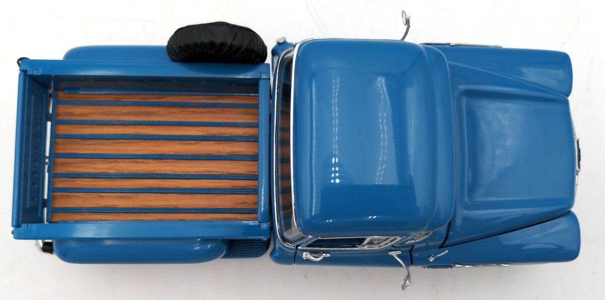 Danbury Mint 20840 1:24 Chevy 1958 Apache Truck-Blue LN/Box
